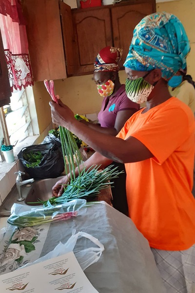Women packing vegetables